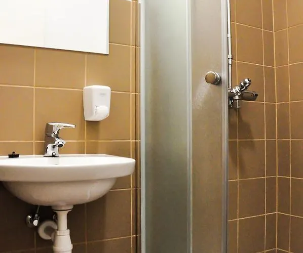 Vandrerhjem Maenniku Jk *